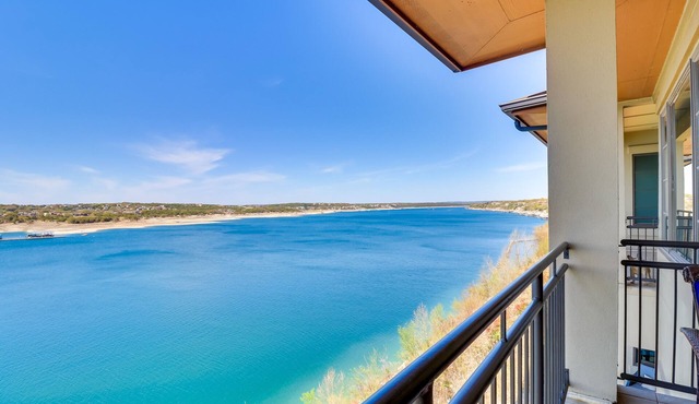 Top-Floor Lake-View Condo w/Boat Dock Access