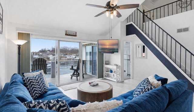 Top Floor Lake Views, Loft Space & Private Deck Retreat at the 12mm