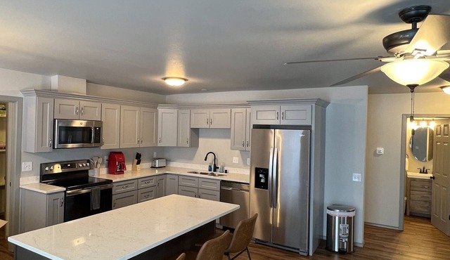 Top Floor Lakefront Condo with Mountain Views!