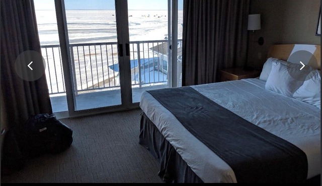 Top floor Lakeview Hotel One Bedroom available Aug 1-8 Icelandic festival week