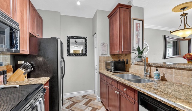 Top Floor Living/Penthouse 1BR Condo in the Heart of Cityplace, WPB