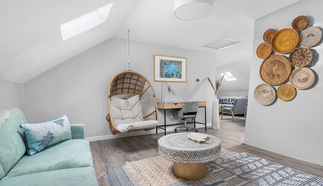 Top Floor Loft 3BR w/Skylights + Spa | Walkable