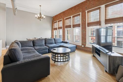 Top Floor Loft 4 Bedrooms and 2 000 sq ft
