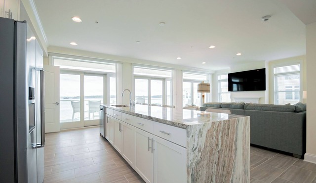 Top Floor Luxury 3BR Beach Condo with Bay Views