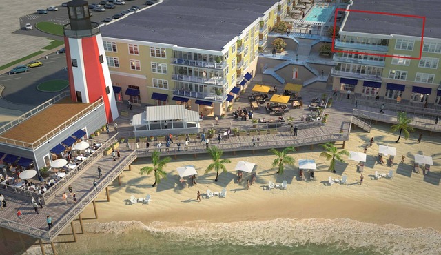 Top Floor Luxury Beach Condo Overlooking Bay with Amazing Balcony