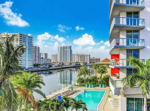 Top Floor Luxury Penthouse with Private Roof Deck
