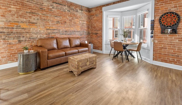 Top Floor - Mass Ave in Heart of Indy with Balcony