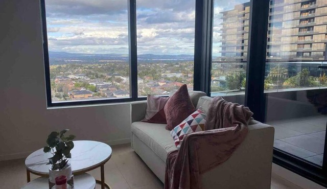 Top Floor Mountain View Luxury Rental Unit in SkyGarden Glen