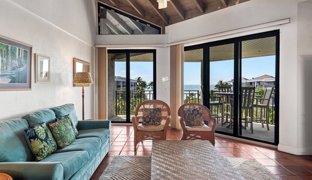 Top floor Ocean Views, Spacious 2 Bedroom Condo, Views from every room