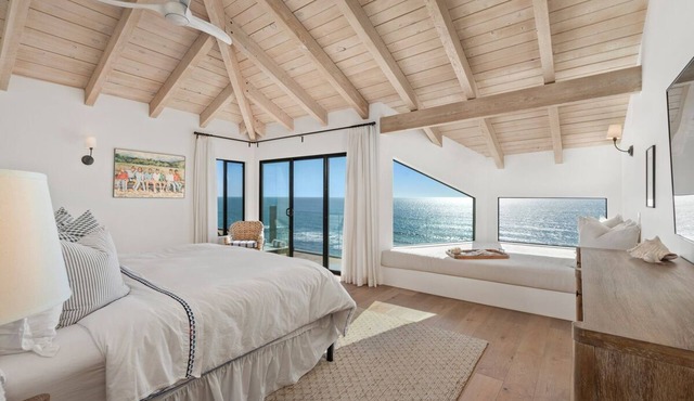 Top Floor Oceanfront Retreat, a Short 3-5 Minute Walk to the Beach