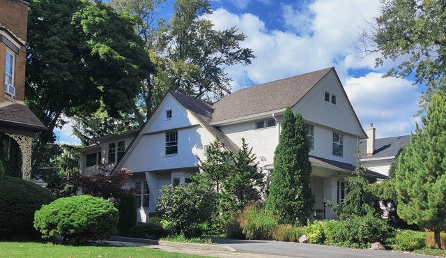 Top floor of Historic Oak Park Villa/Grge: 2Cars