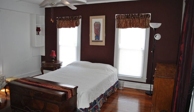 Top floor of Victorian, 2/2, near Stetson, sky diving, springs, river, beaches