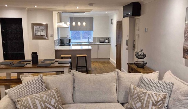 Top floor pent house suite near NEC/BHX/HS2. 3 Bedrooms, 6 beds