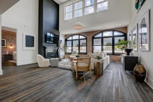 Top Floor Penthouse Lofts