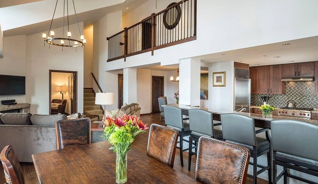 Top-Floor Penthouse w/Fireplace, Oversized Balcony, & Amazing Mountain Views