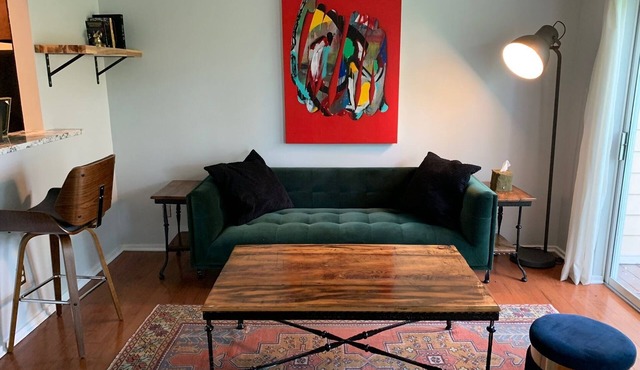 Top Floor Riverfront-Downtown-Free Parking-Pool