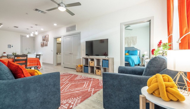 Top Floor Riverwalk 2bdrm Apartment Gem! King bed, Pool, Gym & Free Parking
