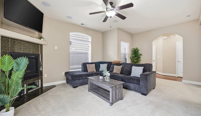 Top-Floor Room, Shared Bath, Near VB Oceanfront
