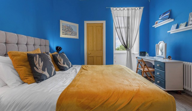 Top Floor Spacious King Size Apartment | City Views | Excellent Transport Links