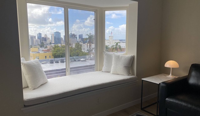 Top floor, stunning views, resort amenities, secure parking, walkers' paradise!