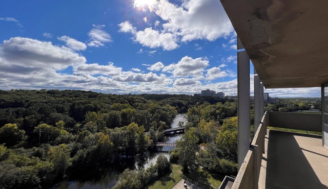 Top Floor Suite with Panoramic views of the Huron River/Arboretum