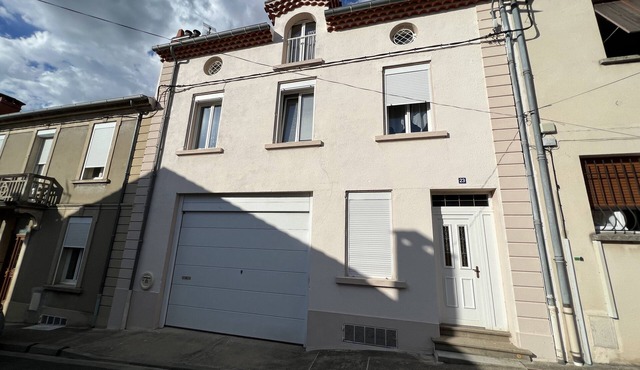Top floor townhouse with hot tub
