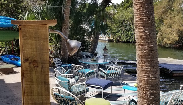 Top Floor Tropical Tree-house Waterfront Gulf & natural springs wildlife retreat