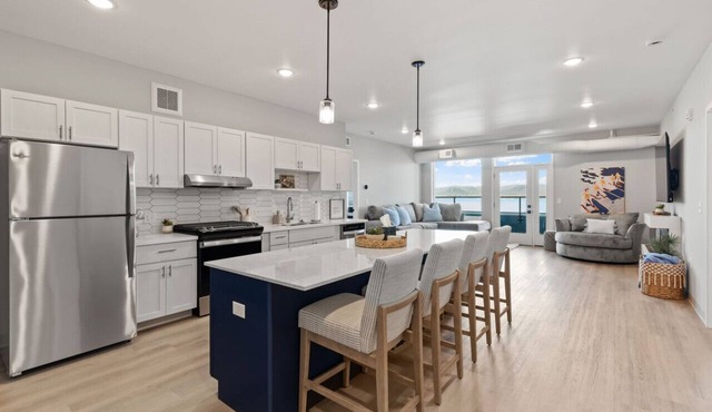 Top floor unit with huge patio overlooking Lake Pepin - Unit 302