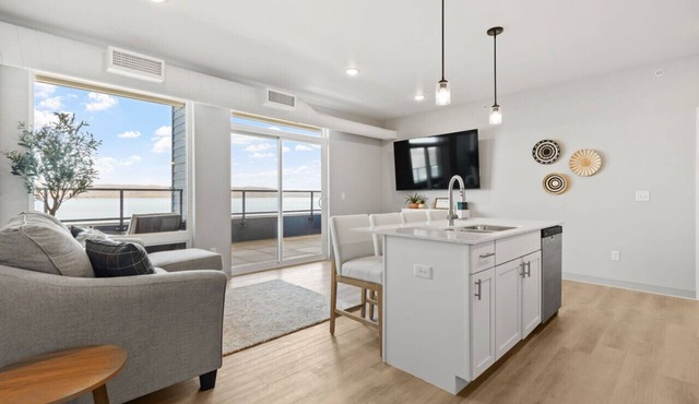 Top floor unit with huge patio overlooking Lake Pepin-Assigned Garage-Unit 303