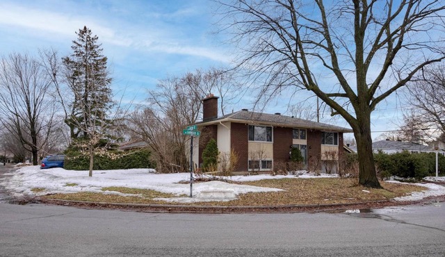 Top Flr 3BR Month-Long Stays Vibrant Location!