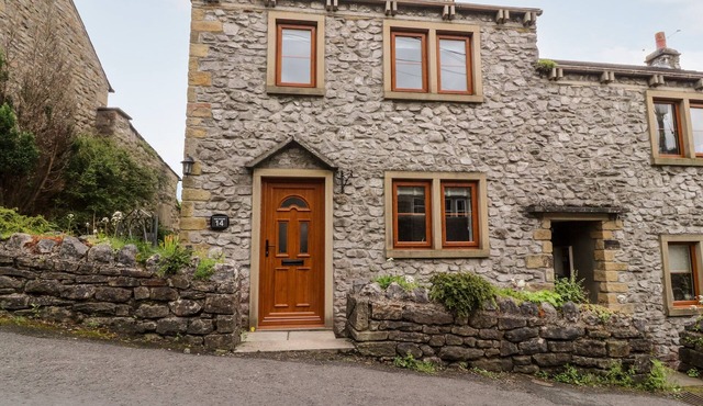 TOP HOUSE, pet friendly, character holiday cottage in Settle