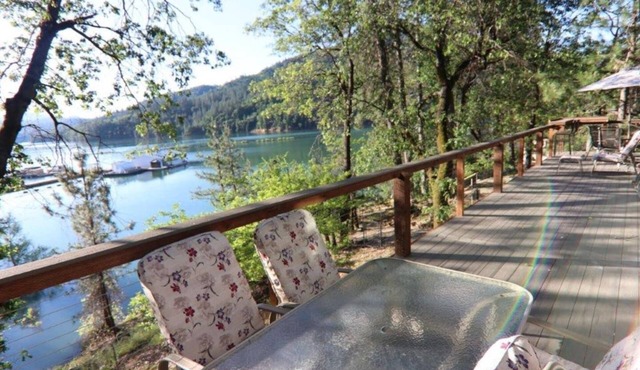 Top Lakefront Oasis - Kayaks, Paddle Bd, Hot Tub - Shasta Lakeshore Retreat #2
