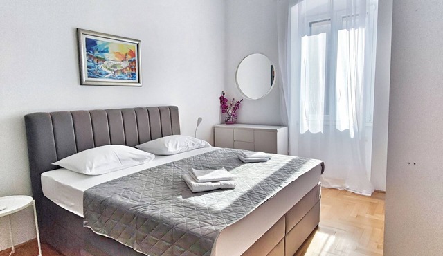 Top location (150 m- Bacvice, 400 m-Diocletian’s Palace, 5-minute walk to ferry)