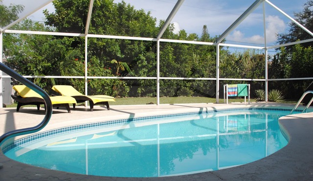 Top location, heated pool, Wi-Fi, Florida Room, Tropical Garden
