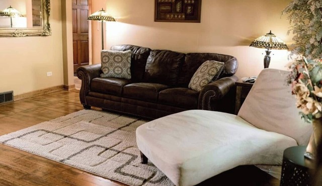 Top location, no cleaning fee, everthings close G
