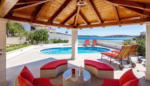 TOP LOCATION! Villa Tihana, 5 meters from the beach. Kanica, Split-Šibenik area.