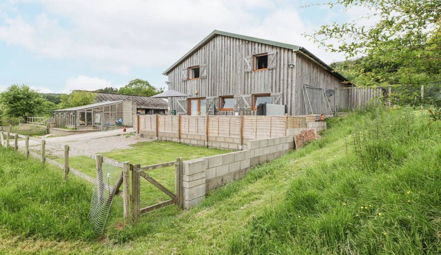 TOP LODGE, pet friendly, character holiday cottage in Penhow