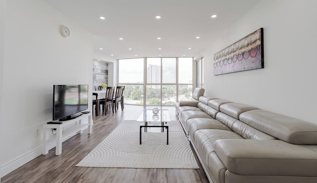 Top Luxury ~ Condo ~ Mississauga ~ Pool ~ Gym