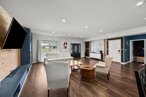 Top-Notch Columbus Retreat with on Demand Driver