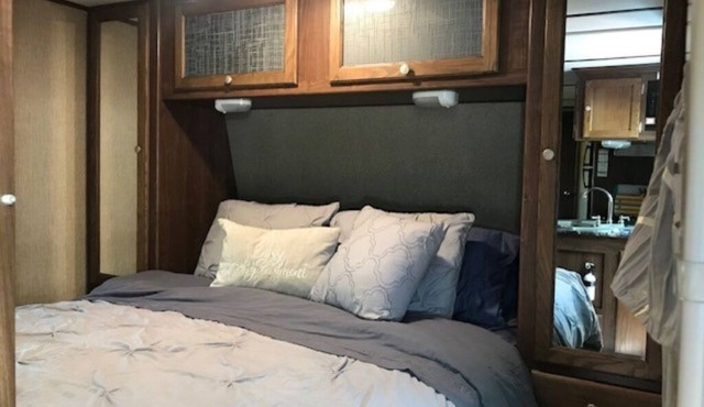 Top of Hill Country, 2 miles to Lake Whitney/Brazos River. Pet Friendly!