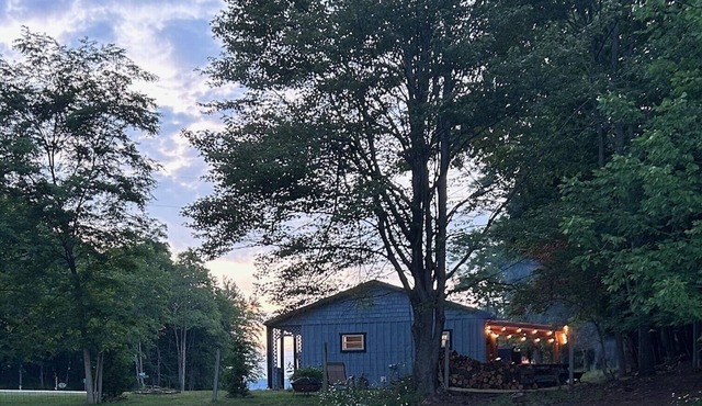 Top of Jack Mountain - 1 BR Cabin with Easy Access and Close to Town - Hot Tub