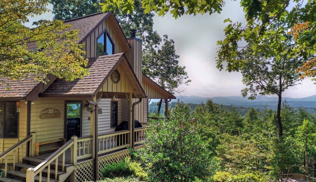 Top of Mountain Views, Pet Friendly, Fenced Yard