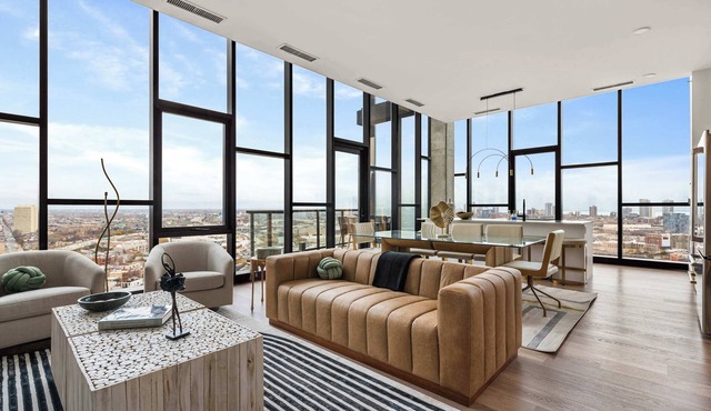 Top of River West: Luxe Penthouse for Groups