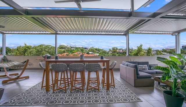 Top of Taringa Penthouse with Sweeping Views