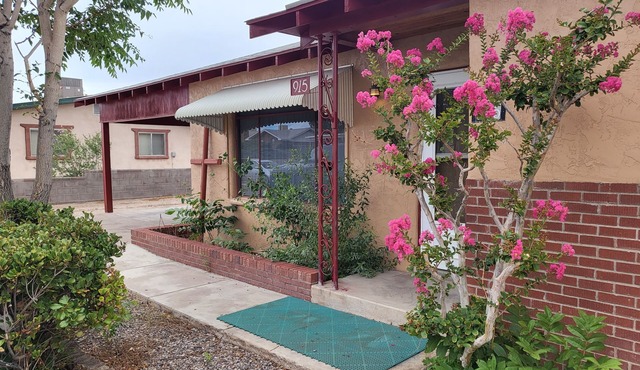 Top of the Hill Guest House - Cozy home near City Golf Course - Pet Friendly!n