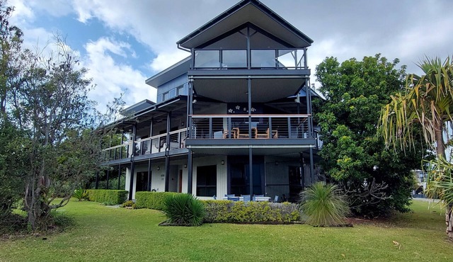 TOP OF THE BAY TANGALOOMA with 180 degree VIEW OF MORETON BAY