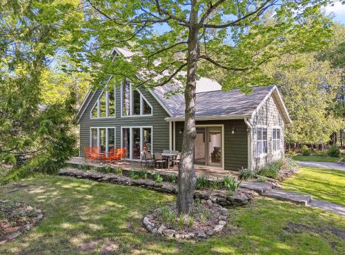 Top of the Hill Cabin by Simple Life Rental