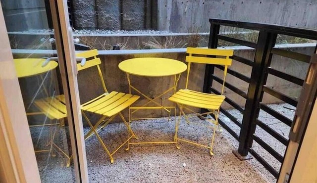 Top of the Hill w/King Bed