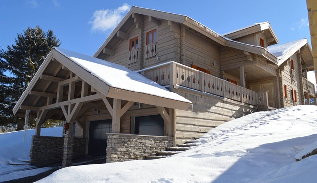 Top-of-the-range chalet 5 minutes from the village and slopes