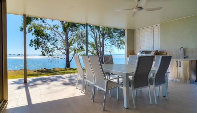 Top of the Tide - Waterfront -6 beds-4 baths-Sleeps 15-WiFi-4 Smart TVs-Linen